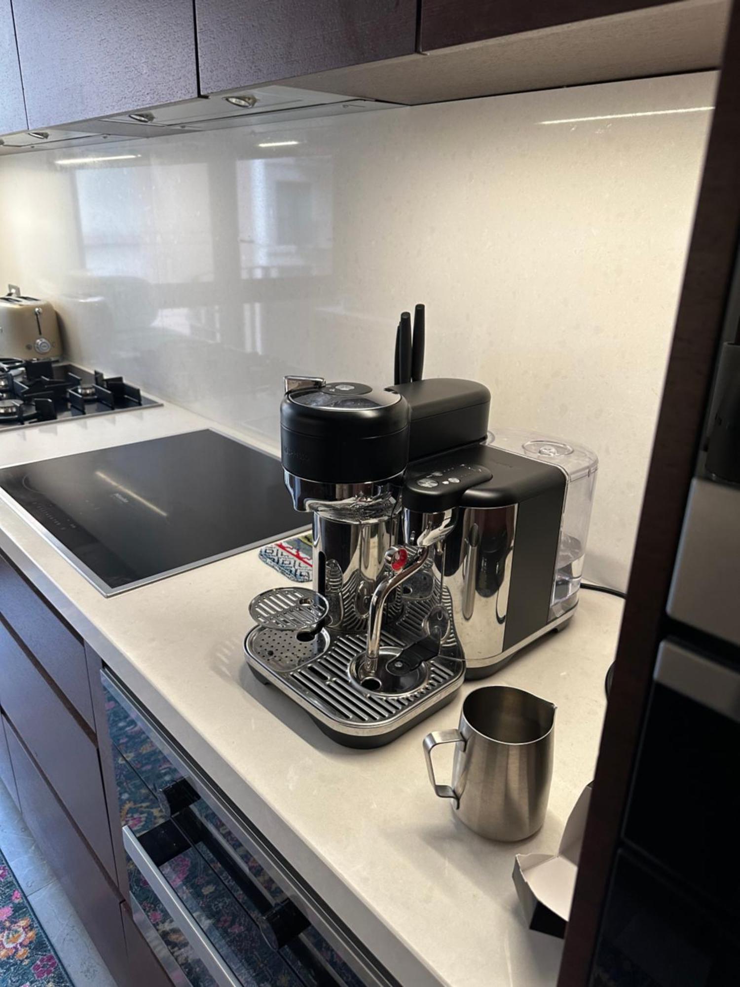Private 1 Bed Accom With Bathroom In A 3 Bed Apartment - Melb Cbd, Regency Towers - Free Parking, Wifi And Pool Melbourne Exteriör bild