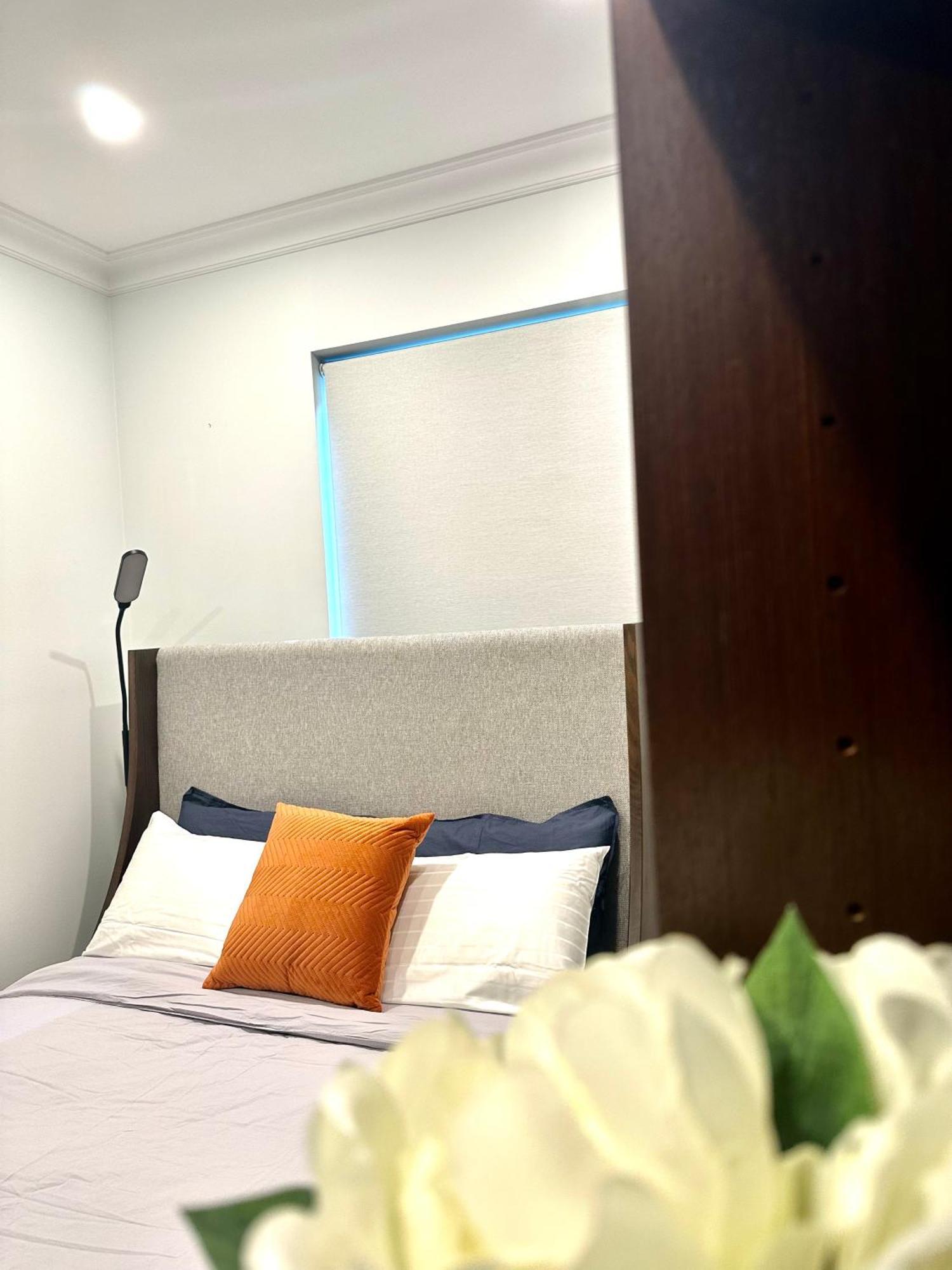 Private 1 Bed Accom With Bathroom In A 3 Bed Apartment - Melb Cbd, Regency Towers - Free Parking, Wifi And Pool Melbourne Exteriör bild
