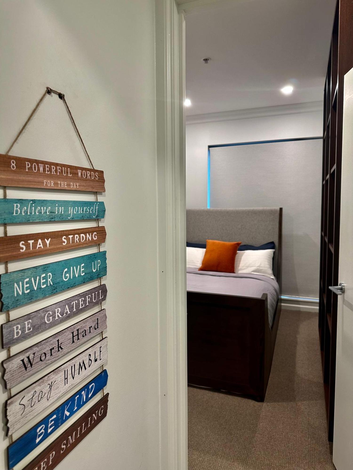 Private 1 Bed Accom With Bathroom In A 3 Bed Apartment - Melb Cbd, Regency Towers - Free Parking, Wifi And Pool Melbourne Exteriör bild